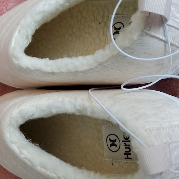 Hurley Women's Arlo Puff Natural Sherpa Shoes - Picture 7 of 9